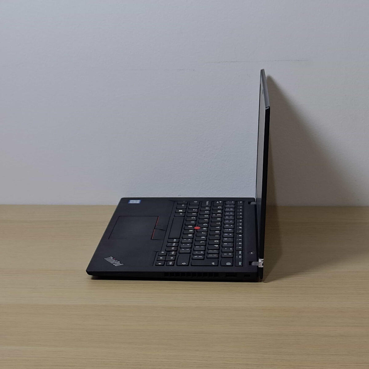 Lenovo Thinkpad X280 Samping Kiri Lenovo Thinkpad X280 Samping Kiri Butik Laptop
