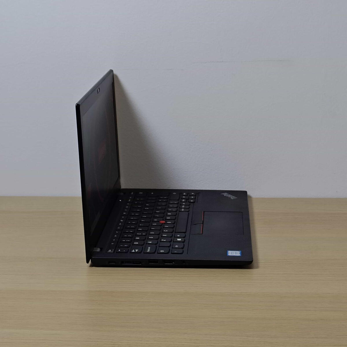 Lenovo Thinkpad X280 Samping Kanan Lenovo Thinkpad X280 Samping Kanan Butik Laptop