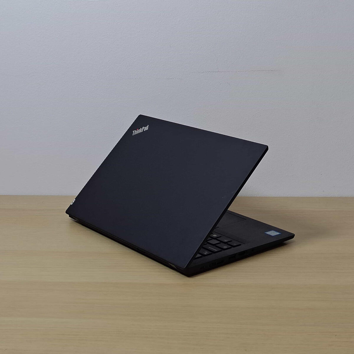 Lenovo Thinkpad X280 Belakang Kanan Butik Laptop