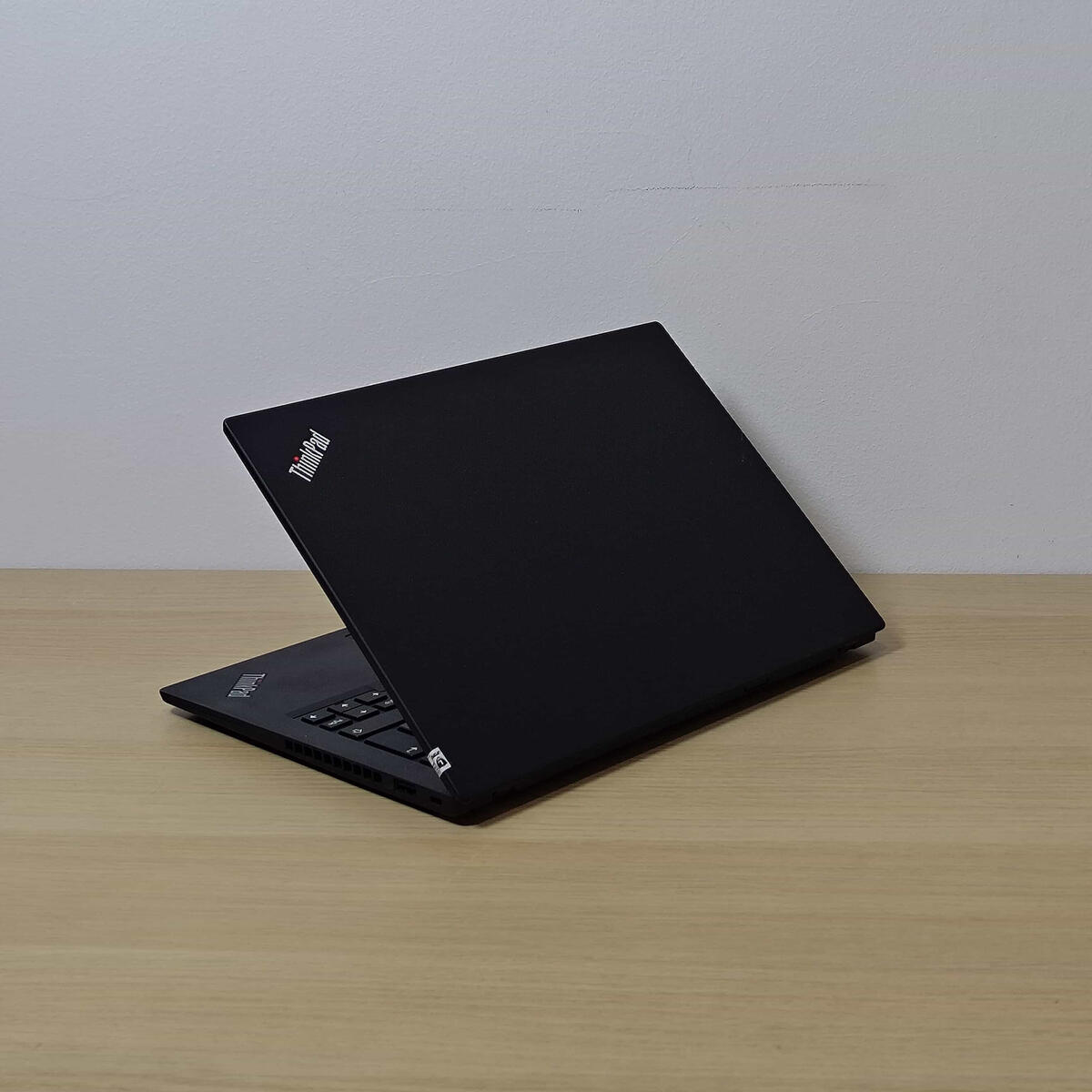 Lenovo Thinkpad X280 Belakang Kiri Lenovo Thinkpad X280 Belakang Kiri Butik Laptop